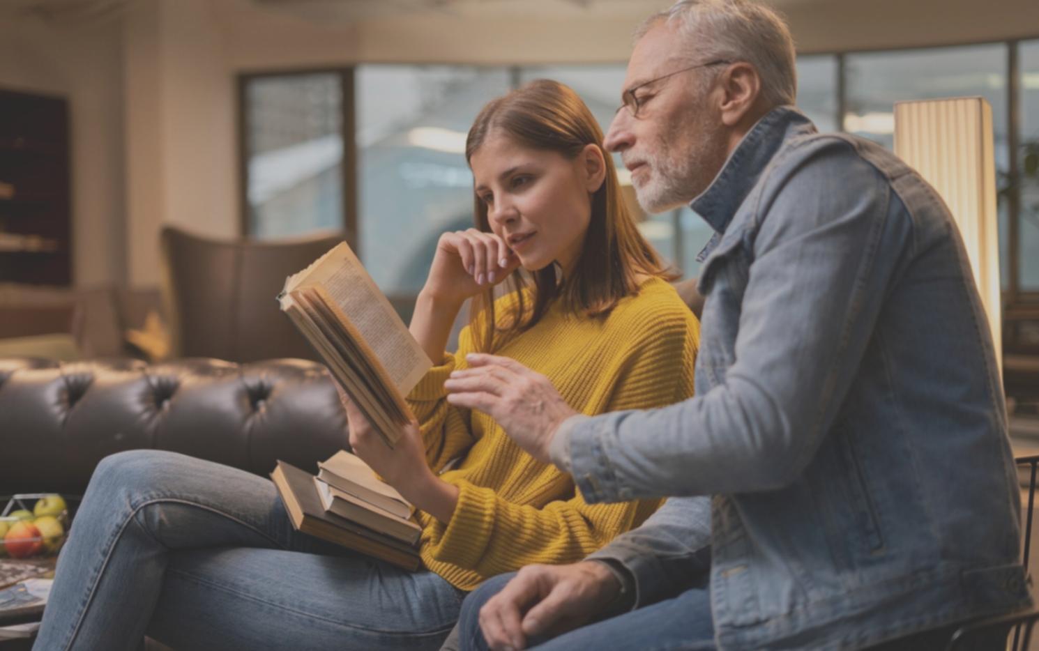 Интерьер фотостудии Fylbron с профессиональным освещением и современным оборудованием для портретной съемки